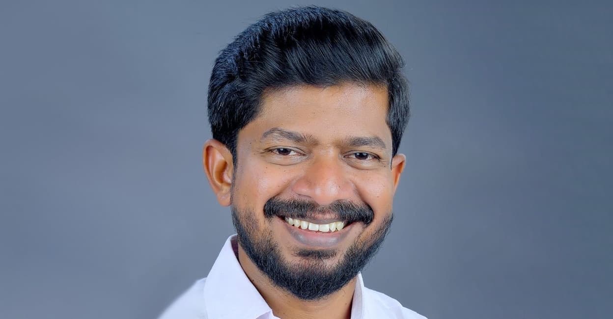‘വീട്ടിലെത്തിയപ്പോൾ ഭാര്യ അത് പറഞ്ഞു’, വാഹന നമ്പറിൽ വമ്പൻ ‘സർപ്രൈസ്’: ഇനി വിട്ടുകളയില്ലെന്ന് ജനീഷ്