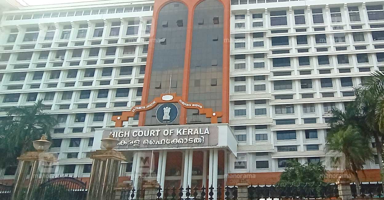 ശബരിമലയിലെ അഷ്ടാഭിഷേകം: 10 വർഷത്തെ രേഖകള് 10 ദിവസത്തിനകം ഹാജരാക്കണം, കർശന നടപടിക്ക് ഹൈക്കോടതി