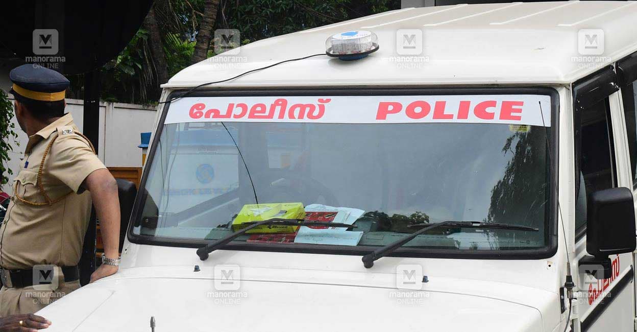 പെൺകുട്ടികളെ കടന്നുപിടിച്ച ശേഷം കടന്നുകളയും; നീല സ്കൂട്ടറിലെ അജ്ഞാതനെ തേടി പൊലീസ്
