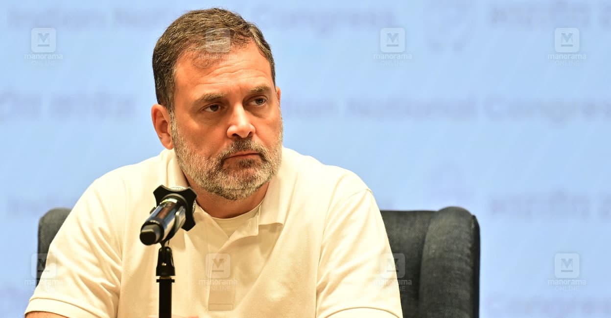 ‘വിശ്വഗുരു എന്ന് പറയുന്നു, ഒരു പരീക്ഷ പോലും നടത്താൻ കഴിയുന്നില്ല’: പ്രധാനമന്ത്രിക്കെതിരെ രാഹുൽ