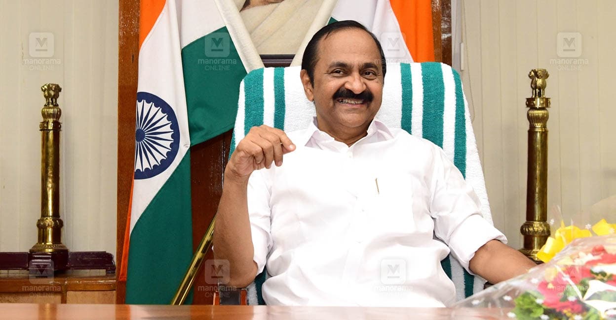 മുഖ്യമന്ത്രിയുടെ അർധനഗ്ന ഫോട്ടോ കൃത്രിമമായി നിർമിച്ച് പ്രചരിപ്പിച്ചു; 2പേർക്കെതിരെ കേസ്