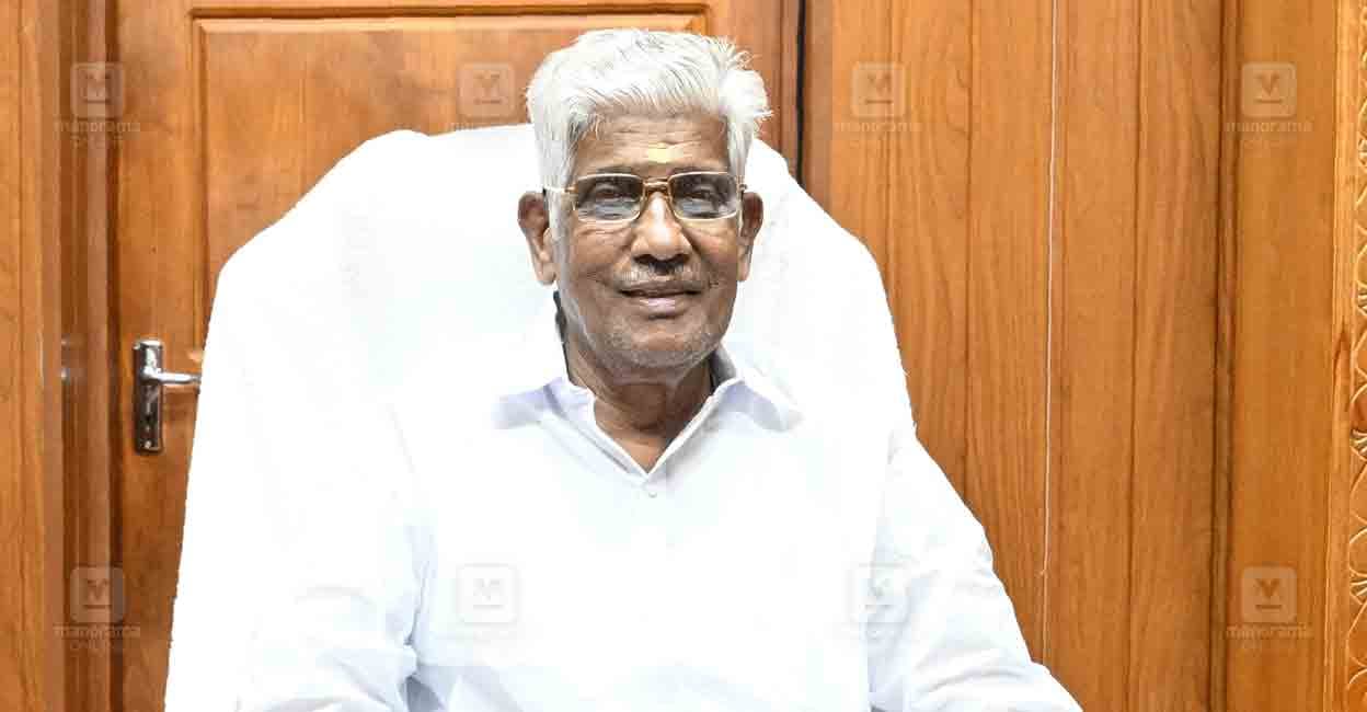 ‘കോൺഗ്രസിന്റെ ആഭ്യന്തര കാര്യത്തിൽ ഘടകക്ഷികൾ ഇടപെടുന്നത് എന്തിന്?; വിദ്യാഭ്യാസ വകുപ്പ് കോൺഗ്രസ് ഏറ്റെടുക്കണം’